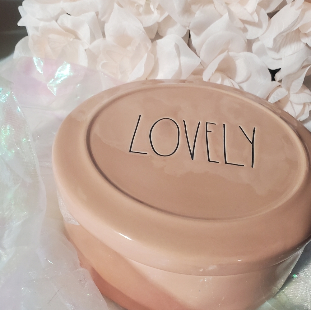 Rae Dunn Decorative container